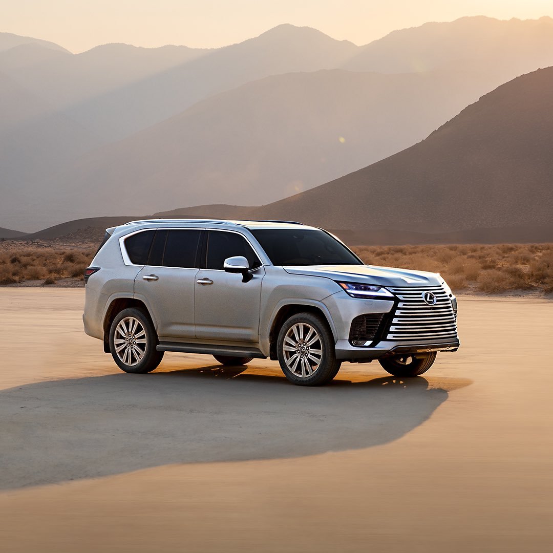 سيارات لكزس جيب
