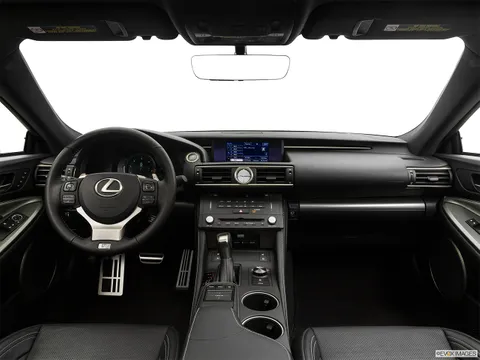 سيارة لكزس من الداخل