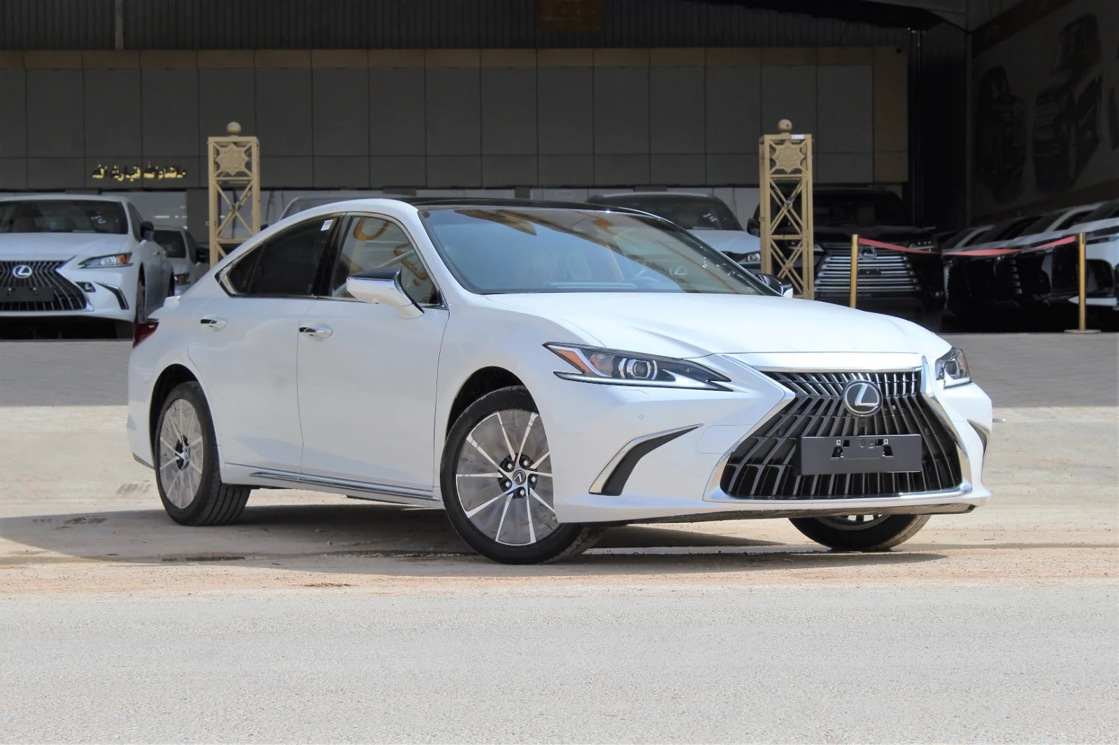 فئات لكزس es