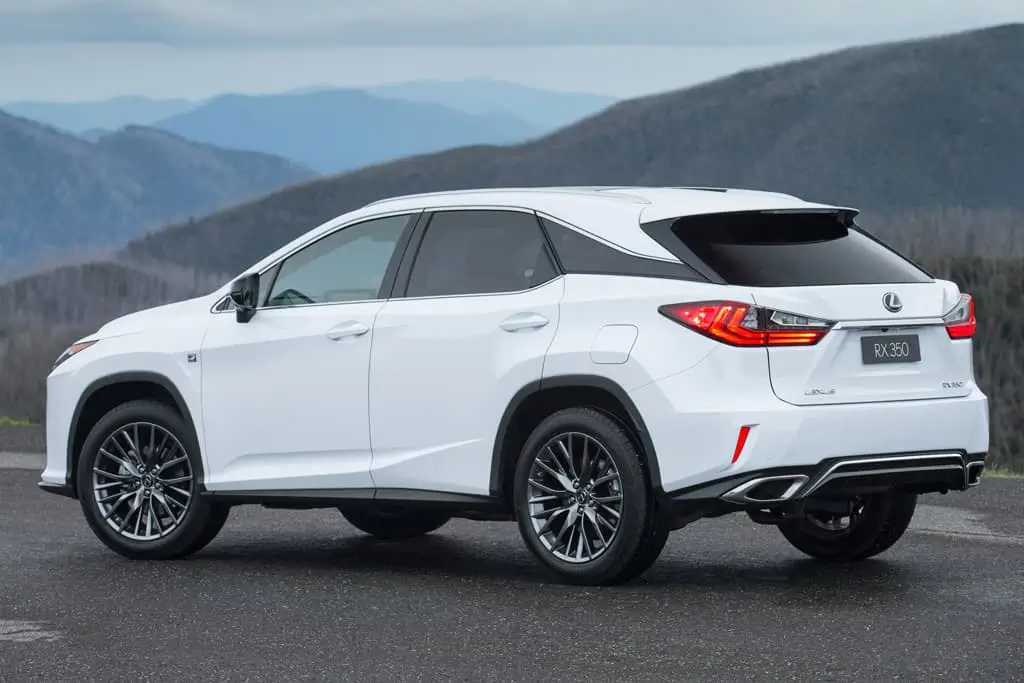 كم سعر جيب لكزس