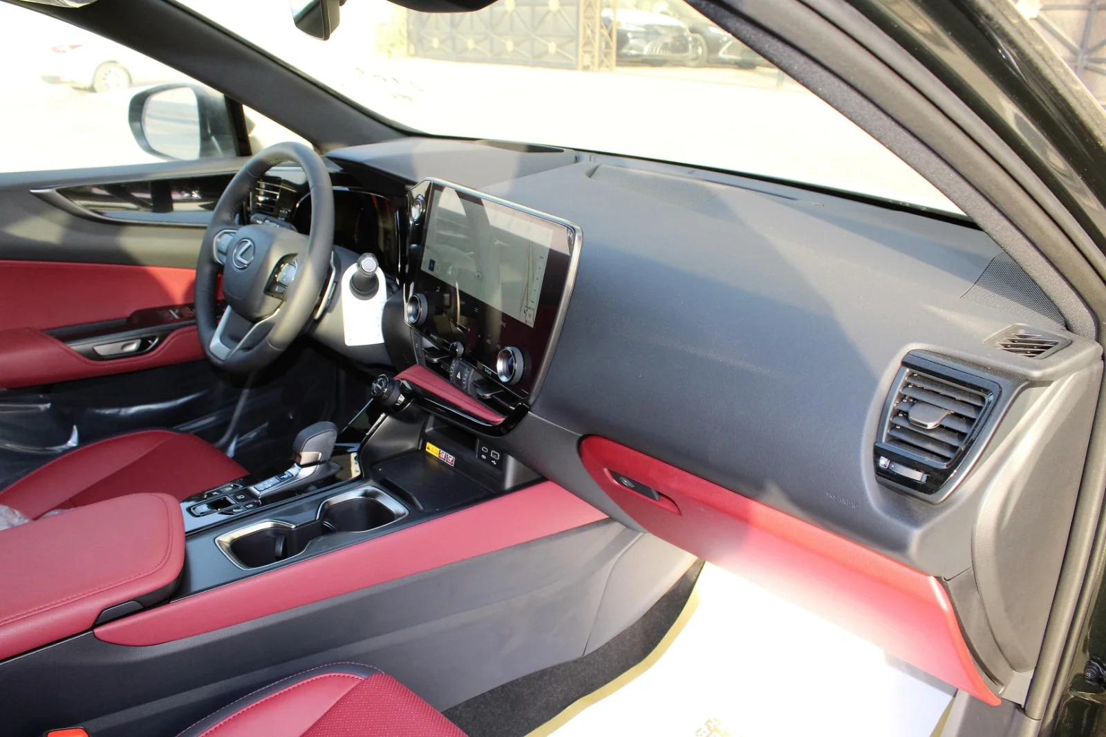 معرض سيارات لكزس